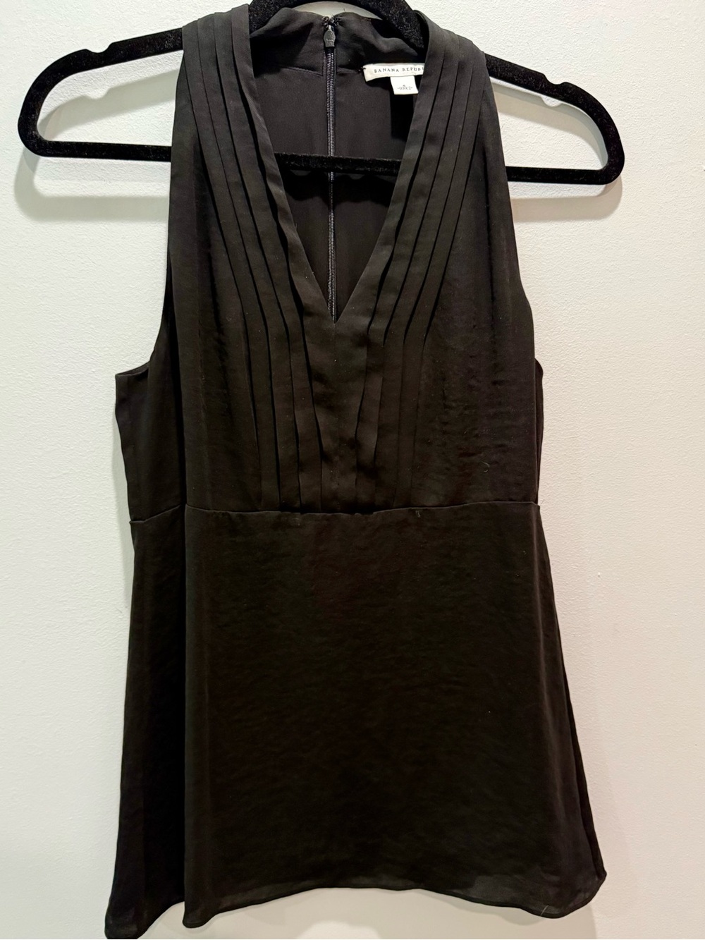 Banana Republic Black Sleeveless Pleated V-Neck Blouse Top Size 4